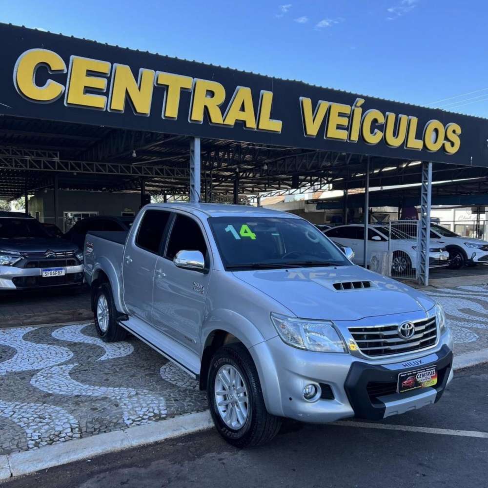 Hilux SRV 3.0 Turbo 4X4 AT CD Ano 2014